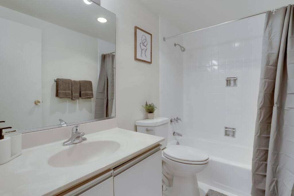 Elegant Apartment W Views At Crystal City Arlington Eksteriør bilde