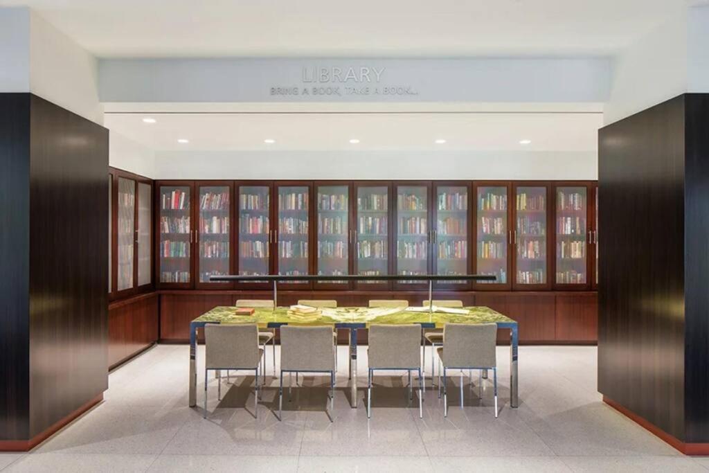 Elegant Apartment W Views At Crystal City Arlington Eksteriør bilde