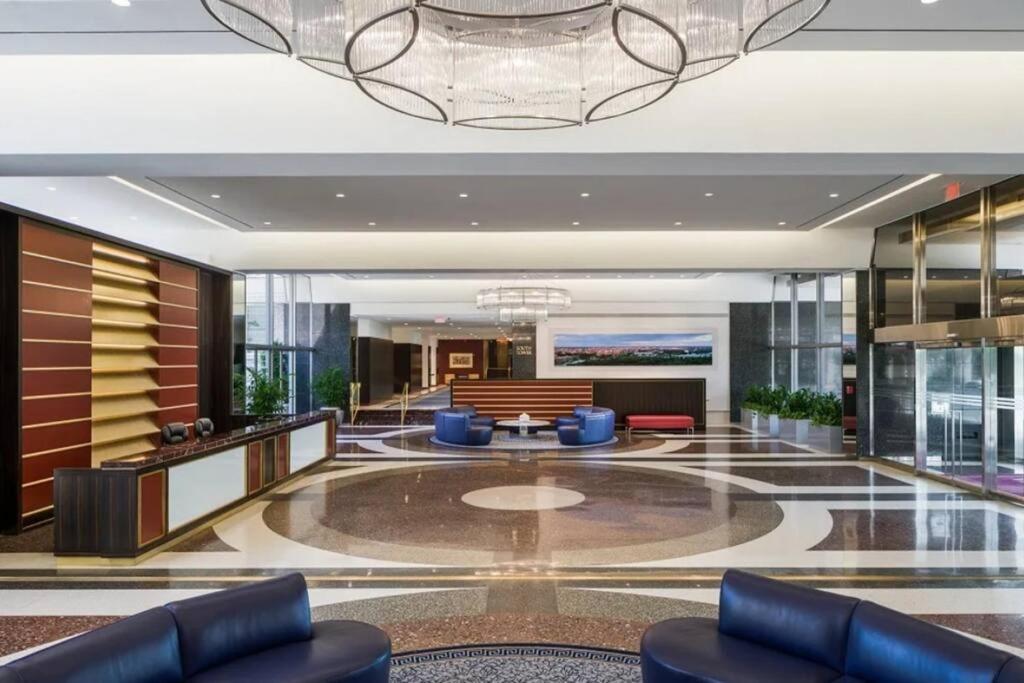 Elegant Apartment W Views At Crystal City Arlington Eksteriør bilde