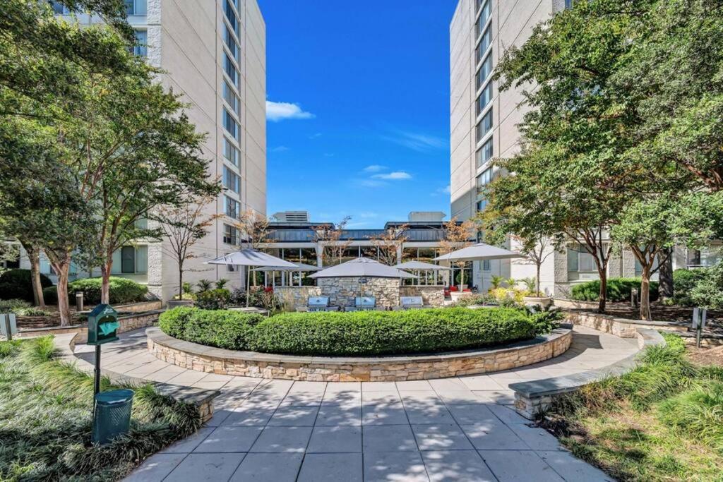 Elegant Apartment W Views At Crystal City Arlington Eksteriør bilde