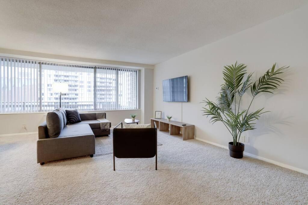 Elegant Apartment W Views At Crystal City Arlington Eksteriør bilde