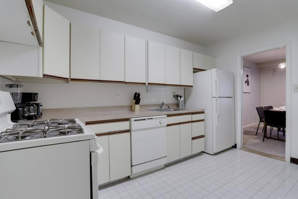 Elegant Apartment W Views At Crystal City Arlington Eksteriør bilde