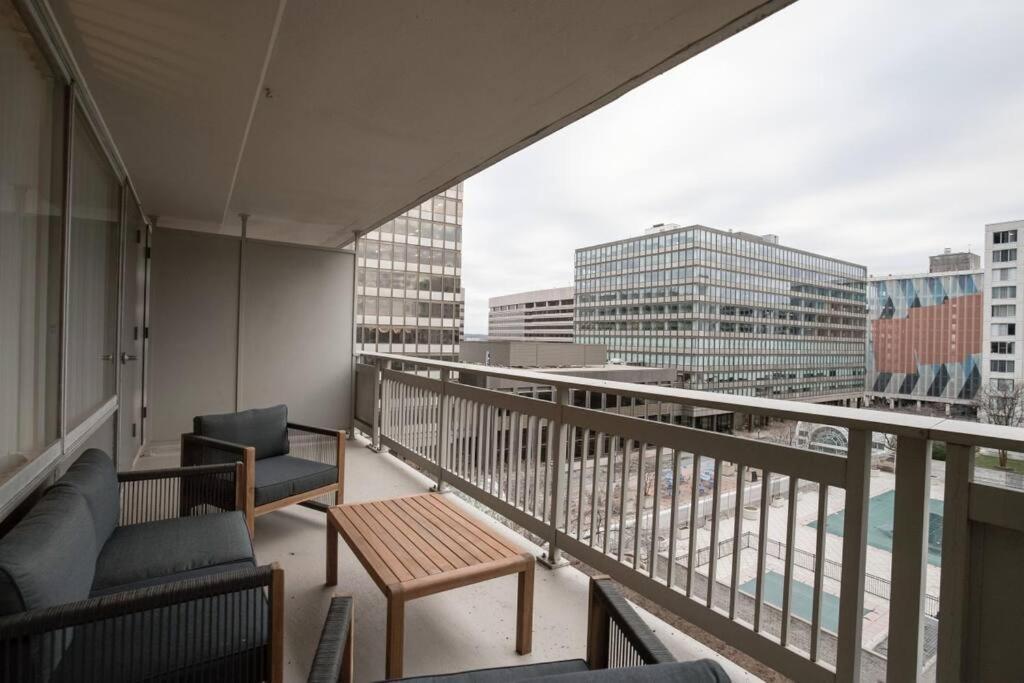 Elegant Apartment W Views At Crystal City Arlington Eksteriør bilde