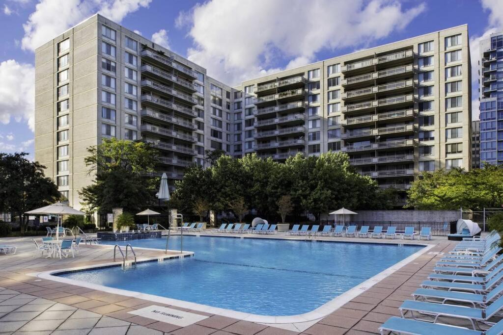 Elegant Apartment W Views At Crystal City Arlington Eksteriør bilde